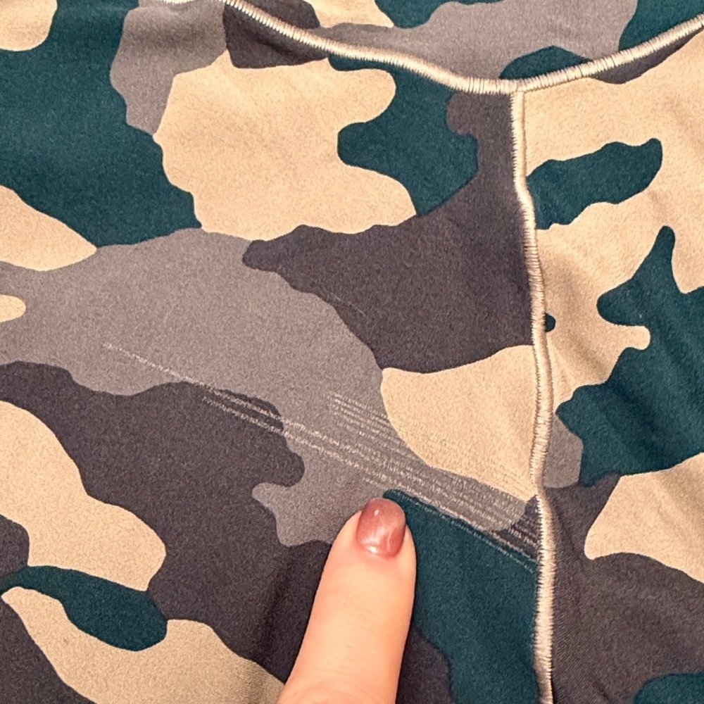 Aerie Camo Real Me High Waisted Crossover
Legging Small Short “flawed” - Picture 8 of 8